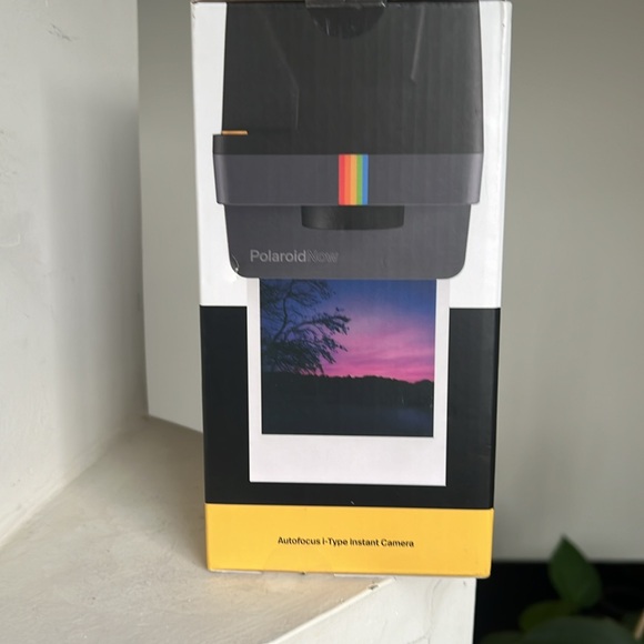 Polaroid Now Camera Autofocus i-Type Instant Camera + Red Pouch - Picture 2 of 4